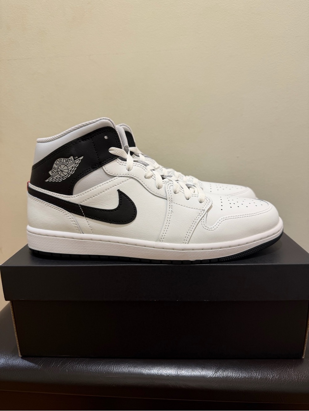 NIB Men Nike Jordan 1 Mid DQ8426 109 Summit White/Neutral Grey/Infrared 23/Black
